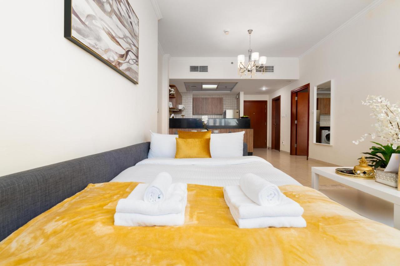 Spacious 2 Beds 5 Min Walk From Dubai Mall With Brand New Gym And Rooftop Swimming Pool Appartement Buitenkant foto